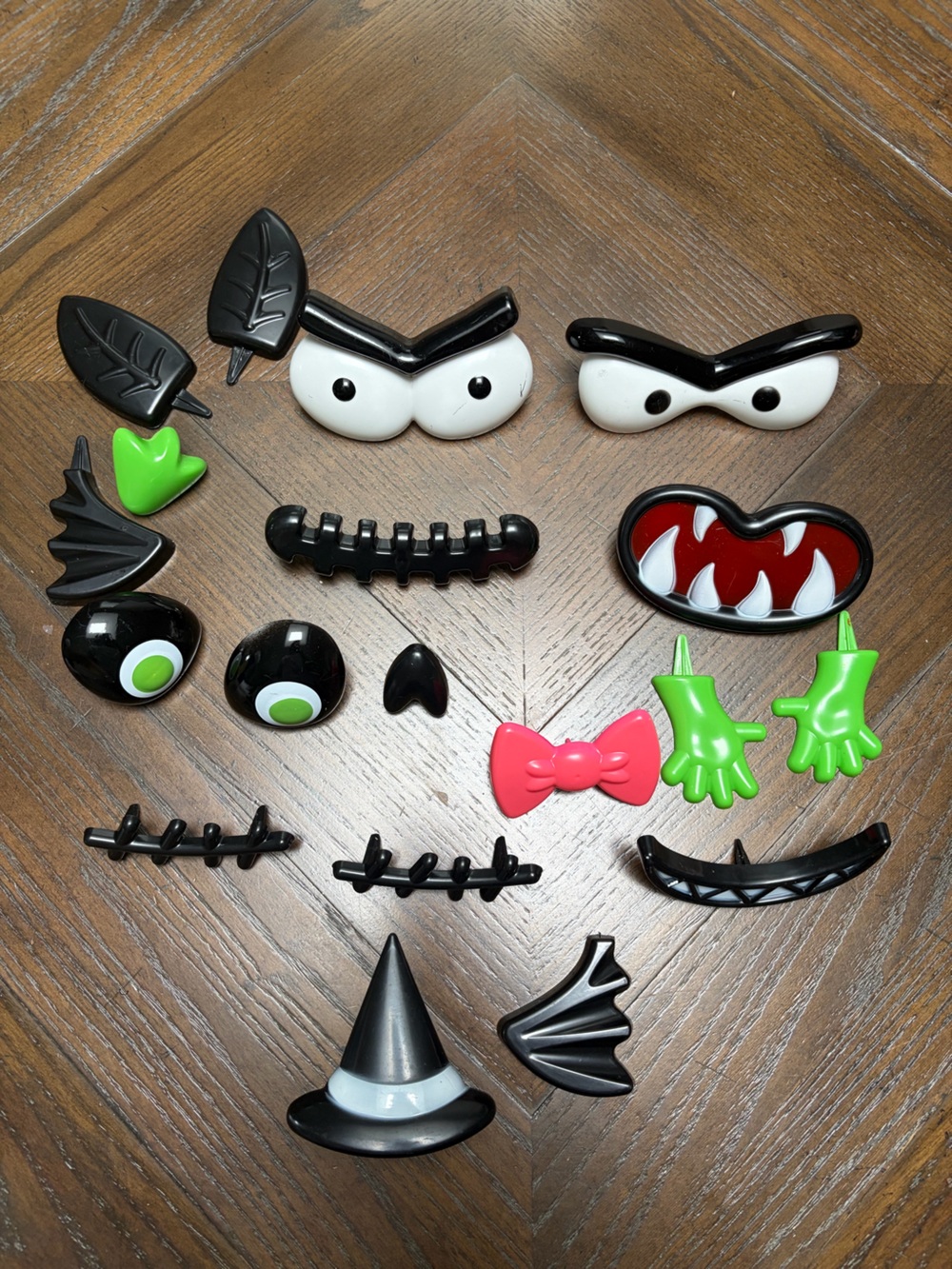 Halloween Pumpkin Decorating Kit Reusable Plastic Pieces Faces Bats